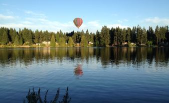 Cottage Lake Bed and Breakfast