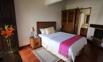 Hotel Las Caballerizas - Housity