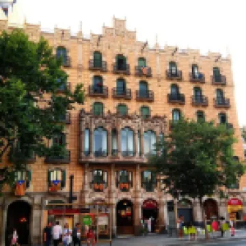 Hostal Lesseps Hotels near Parc Guell