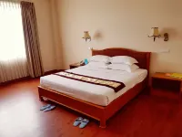 โรงแรมโอตตารา ธิรี - ที่มีที่จอดรถ