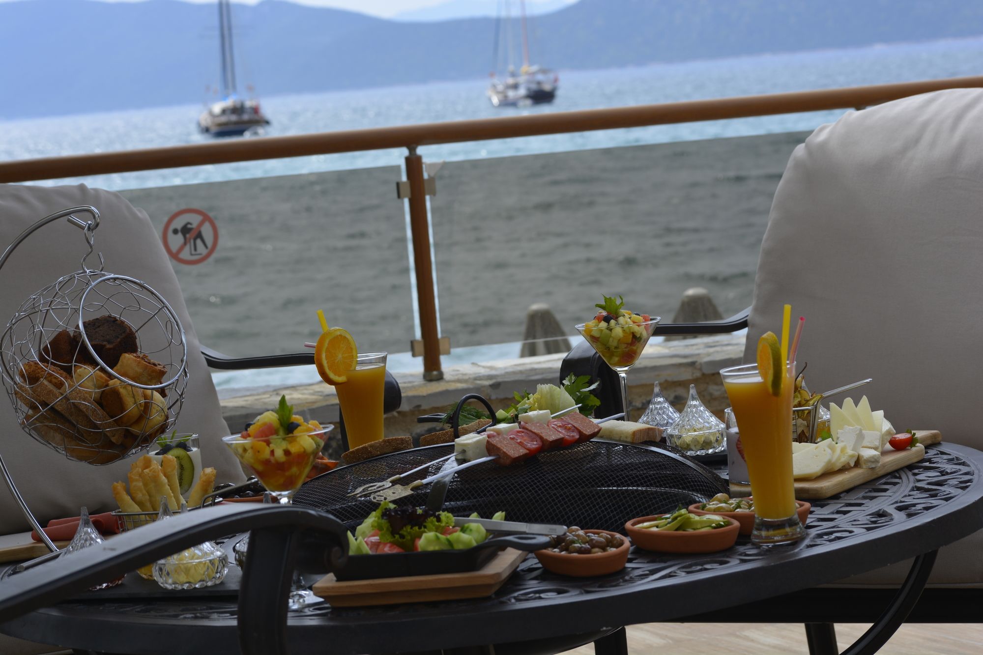 Azka Hotel