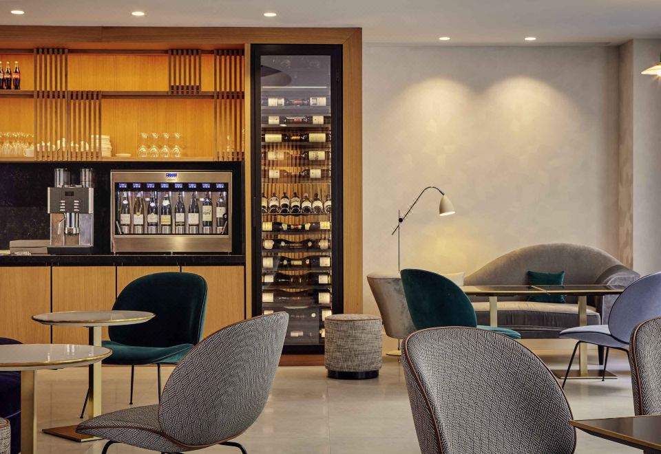 4. 머큐어 파리 오..