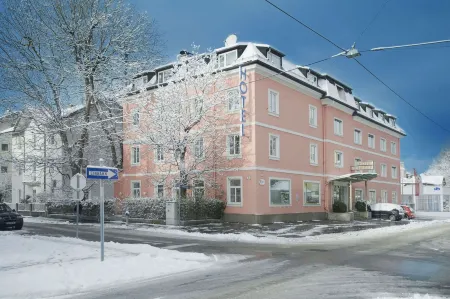 Hotel Scherer Отели рядом с достопримечательностью «Marionette Museum»