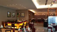 古爾岡皇冠假日酒店 - 早餐