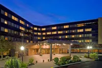 Crowne Plaza Edison Hotel in zona L'OCCITANE EN PROVENCE