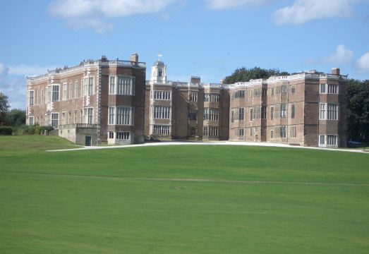 1. 크라운 플라자 ..