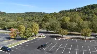 Holiday Inn Express & Suites HELEN by IHG - parking