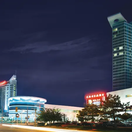 Holiday Inn & Suites Windsor (Ambassador Bridge) by IHG