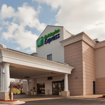 Holiday Inn Express 林奇 Old City Cemetery附近的飯店