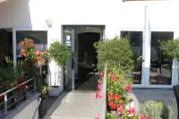 RheinHotel Arte Hotels near Erpeler Ley