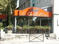 Le Cheval Blanc Hotels in Fourques