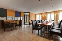 Hotel am Holzhafen - breakfast