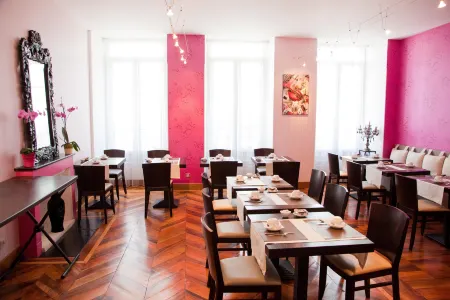 Hôtel de l'Europe Grenoble Hyper-Centre Отели рядом с достопримечательностью «Музей сопротивления и де­портации»