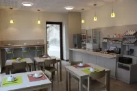 โรงแรม The Originals Hotels City Poitiers Continental - พร้อมอาหารเช้า
