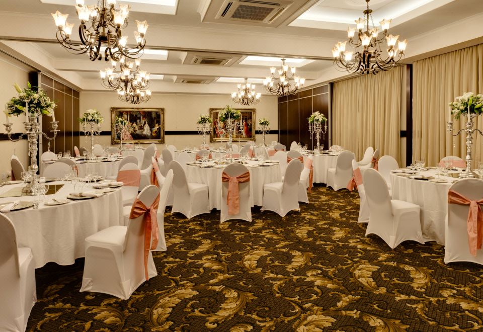 어뉴 호텔 힐튼 수영장