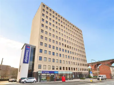TRAVELODGE STOCKPORT Hotels near Cale Green Park