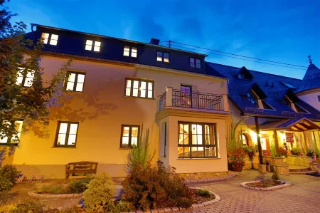 Landhotel Villa Moritz Garni Отели в г. Мерен