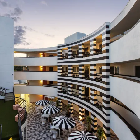 Carlyle Inn Отели рядом с достопримечательностью «Фэрфакс»