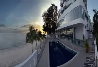 Hotel Sentral Seaview @ ​Beachfront - Beach