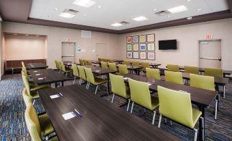 Holiday Inn Express & Suites Savannah - Midtown