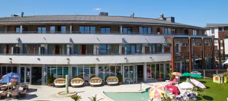 Hotel Golden Lake Resort