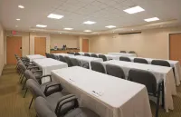 Holiday Inn Express & Suites Defiance