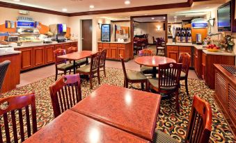 Holiday Inn Express Fort Campbell-Oak Grove