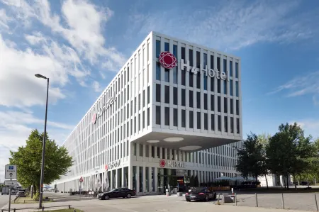 H4 Hotel München Messe Отели рядом с достопримечательностью «Церковь Святого Михаила»