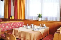 Tiroler Cafe - Pet friendly