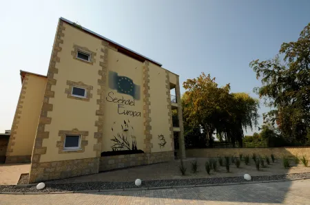 Seehotel Europa Отели в г. Нойрид