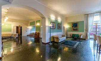 1. Hotel Sa..