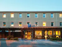 Logis Hôtel de Port d'Alon - St Cyr Sur Mer Hotels in Saint-Cyr-sur-Mer