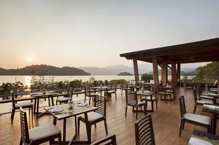 Parama Koh Chang Отели рядом с достопримечательностью «Ban Salak Phet»