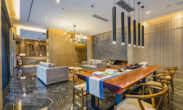 Newman City Hotel (Huzhou Yishang Street)