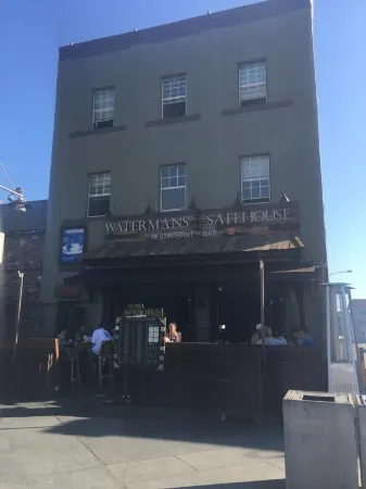 ITH Hermosa Beach Surf Hostel LAX