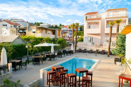 Beach Hotel Božikovina Отели в г. Podstrana