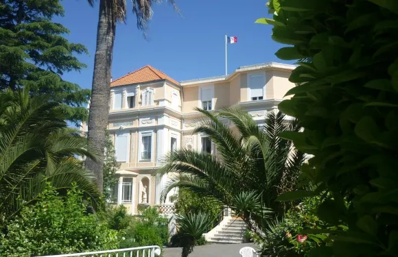 克斯特索瓦公寓酒店