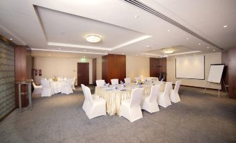 Raviz Center Point Hotel
