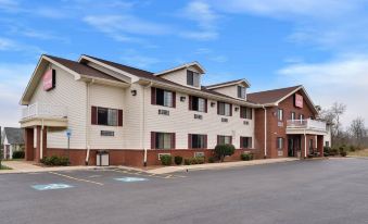 Econo Lodge Inn & Suites