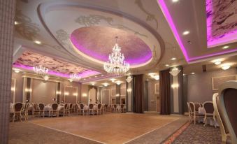 Tresor Le Palais Timisoara, Curio Collection by Hilton