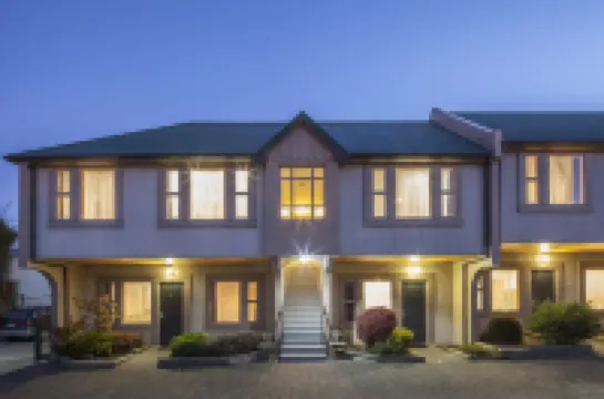 แอมรอส โมเต็ล โรงแรมใน