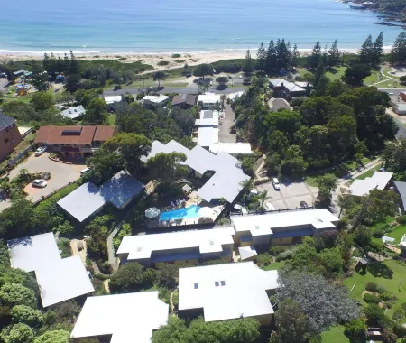 Tathra Beach House Holiday Apartments Отели в г. Танджа