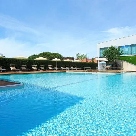 Domino Suite Hotel & Residence