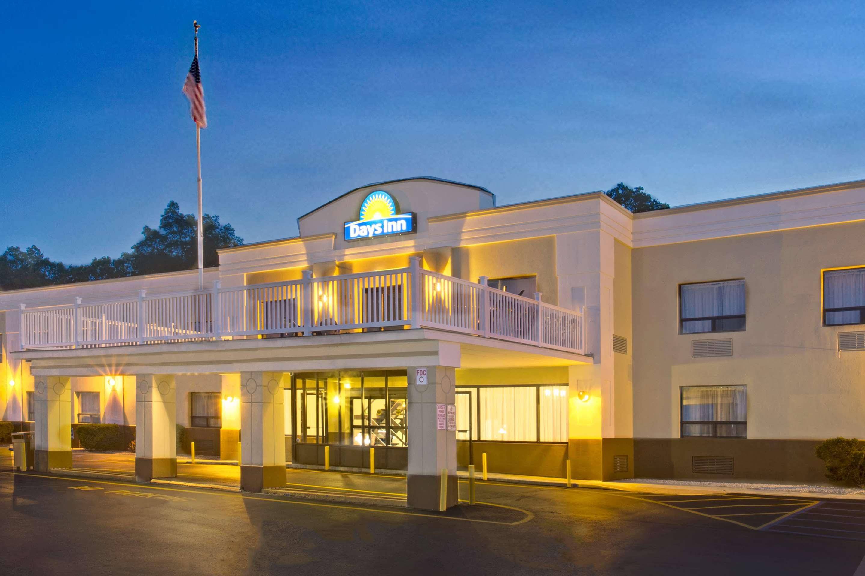 Red Roof Inn & Suites Newburgh – Stewart Airport