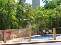 Emerald Gardens Motel & Apartments - Pool