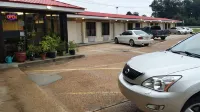 カントリー イン モーテル - 駐車場