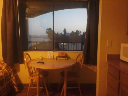 Krsna's Castle (Hunt's Castle) Отели в г. Рокпорт