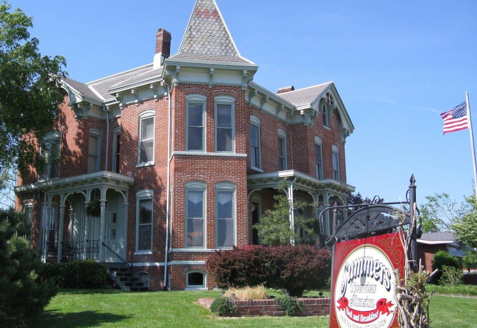 Riverview Mansion - Housity