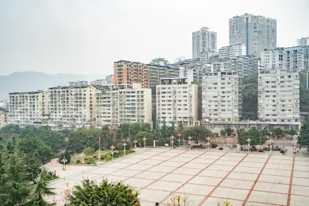 Taoran Zhongzhou Guobin Hotel Отели рядом с достопримечательностью «Zhongzhou Old Street»