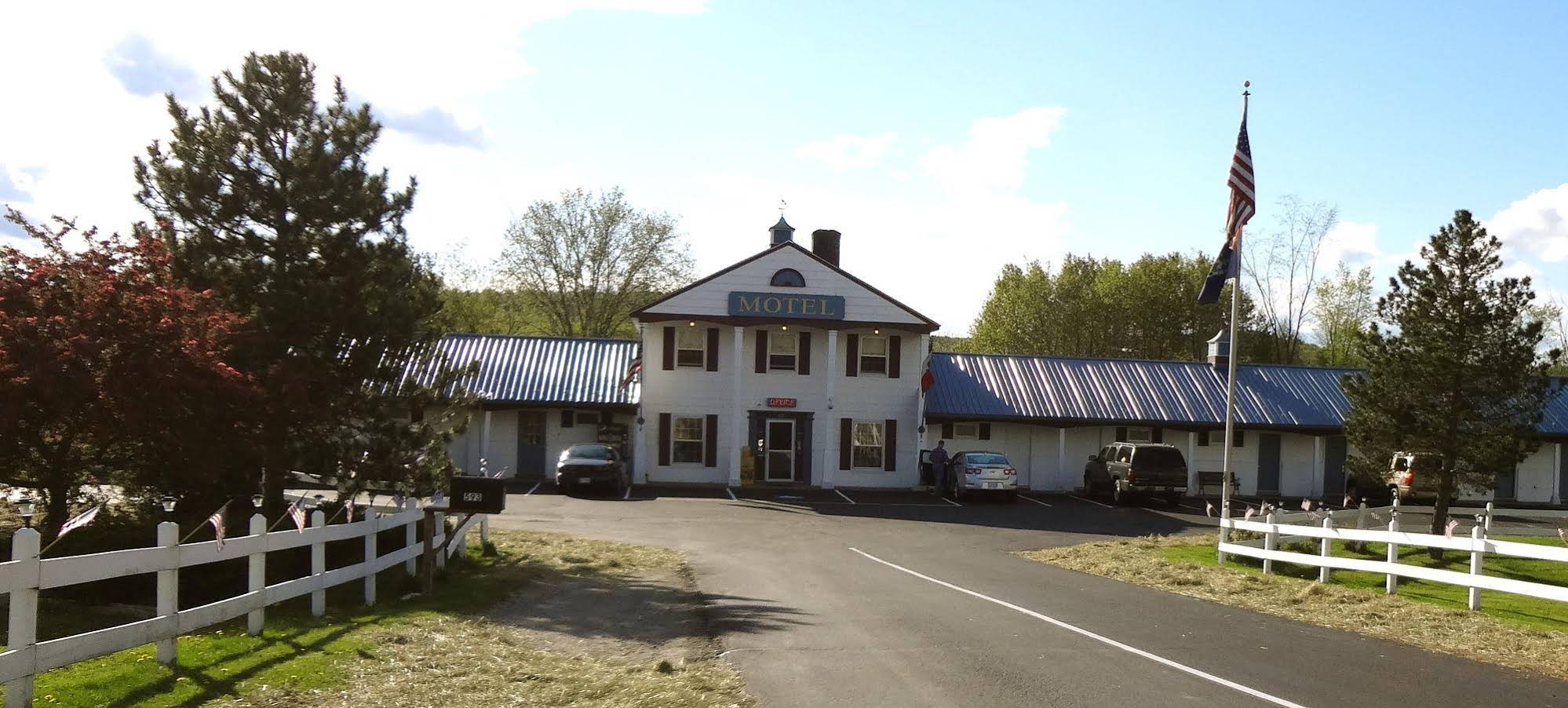 Colonial Valley Motel